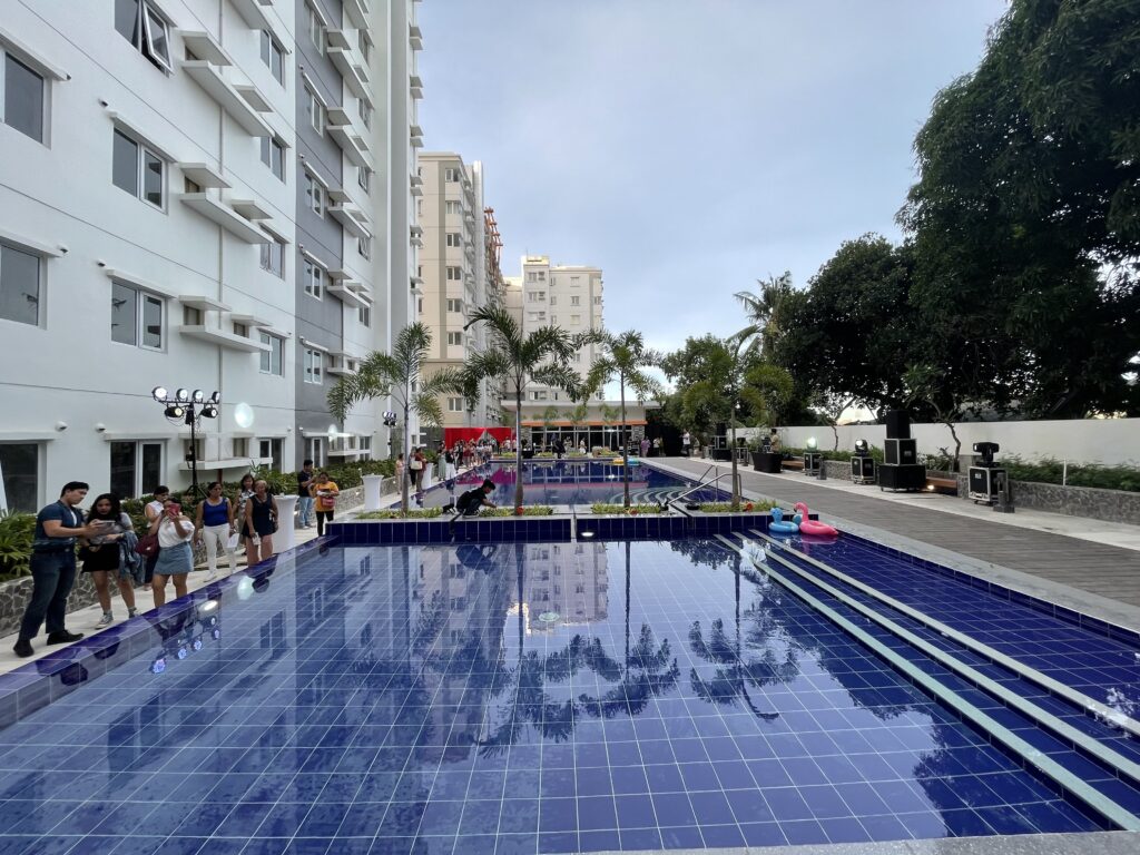 The Symfoni Nichols by Taft Properties completed amenity deck features an adult and children's swimming pool