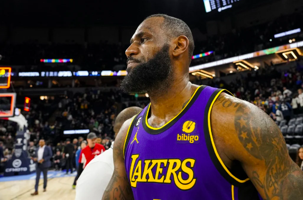 FILE–LeBron James #6 of the Los Angeles Lakers. David Berding/Getty Images/AFP 