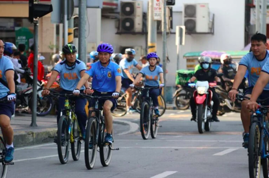 NCRPO chief Maj. Gen. Edgar Alan Okubo and other police officers ride a bicycle to patrol communities and places of convergence in Metro Manila through “Bisikleta Iglesia” on Thursday, April 6, 2023. Photo courtesy of NCRPO
