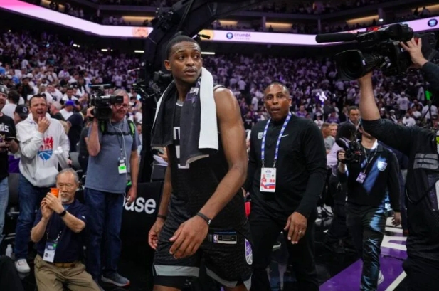 De’Aaron Fox #5 of the Sacramento Kings walks off the court after defeating the Golden State Warriors in Game One of the Western Conference First Round Playoffs at the Golden 1 Center on April 15, 2023 in Sacramento, California. Loren Elliott/Getty Images/AFP
