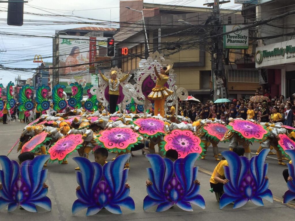 One of the contingents during the street dancing competition of Saulog Tagbilaran 2023.