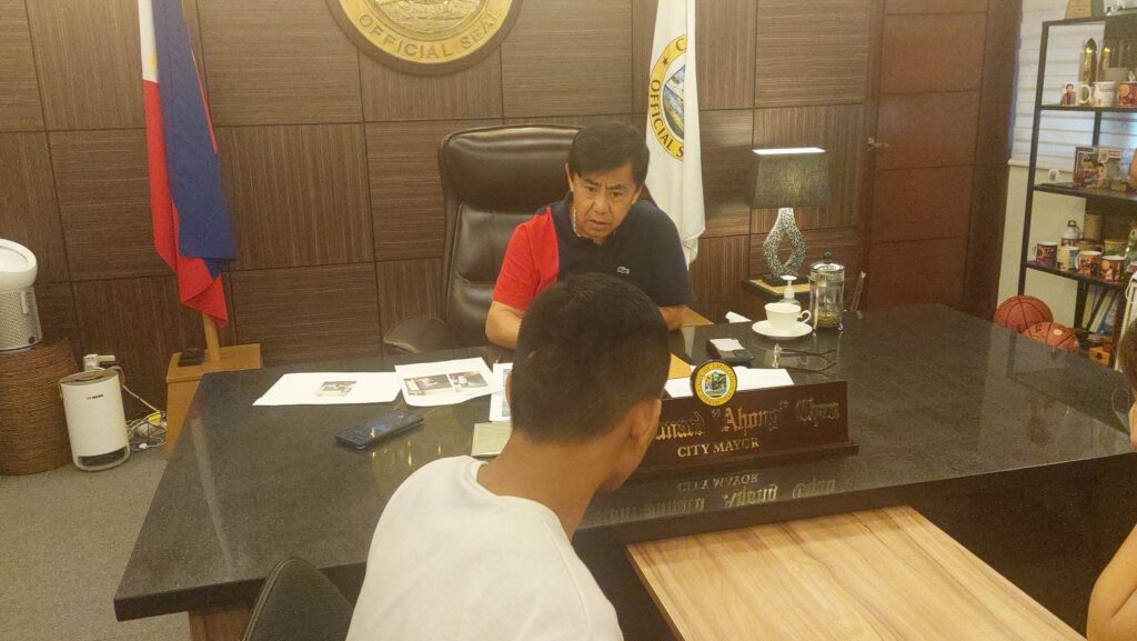 Another vandal surrendered at the office of Lapu-Lapu City Mayor Junard Chan.