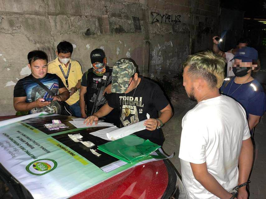 Agents from PDEA-7 arrest a certain Jay Marron Abayon (in a white shirt) during a buy-bust operation in Brgy. Bulacao, Cebu City on May 8, 2023