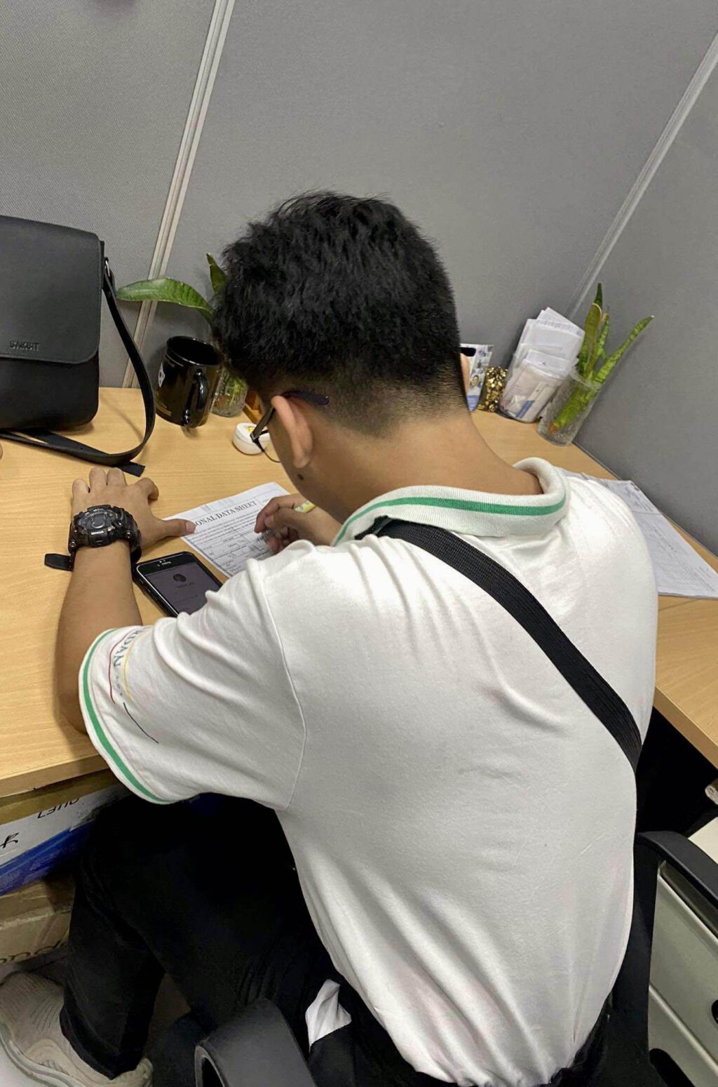 17-year-old boy allegedly abandoned by mom now working at Mandaue City Hall. Daven has been given by the Department of Labor and Employment to work at city hall before he turns 18 as long as he is not assigned in hazardous jobs. | Mary Rose Sagarino