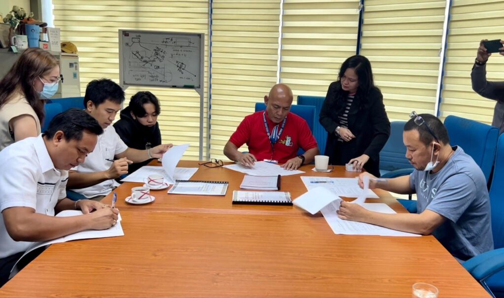 MCWD renews contract with Guadalupe bulk water supplier. In photo are MCWD General Manager Edgar Donoso (5th from left) and Gabino Abejo Jr., President and CEO of Abejo Waters Corp. (seated, 2nd from the left), sign the contract for the supply of 1,500 cubic meters of water per day in Barangay Guadalupe. | Contributed photo