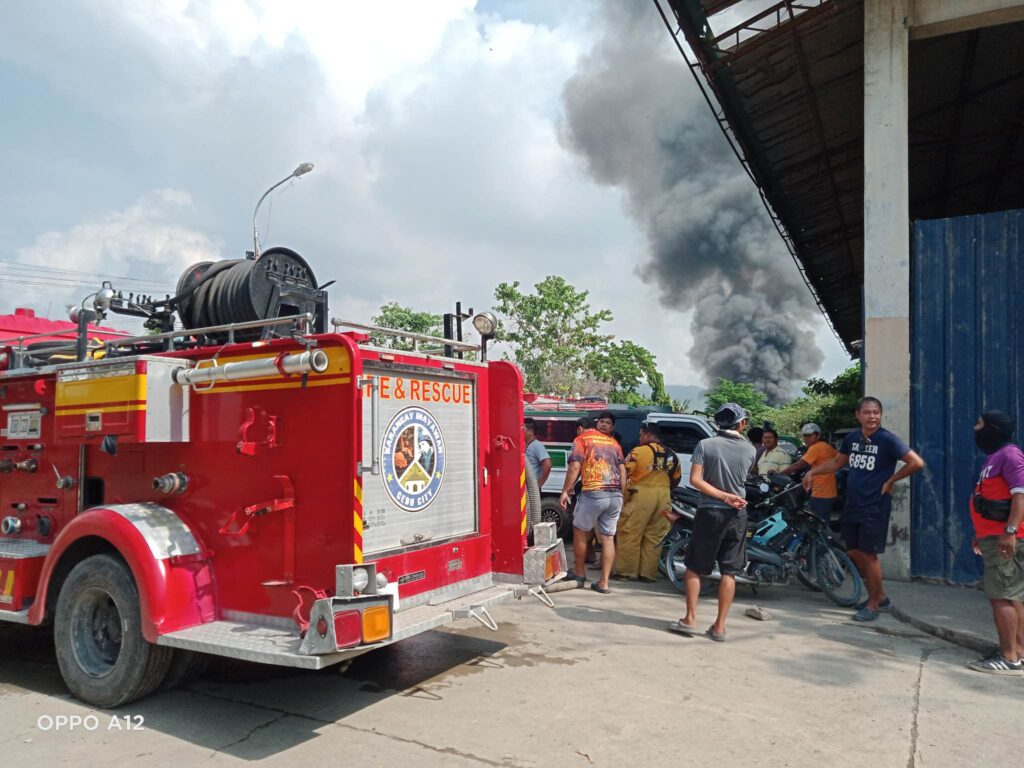 IN PHOTOS: Fire hits dumpsite in White Road, Inayawan