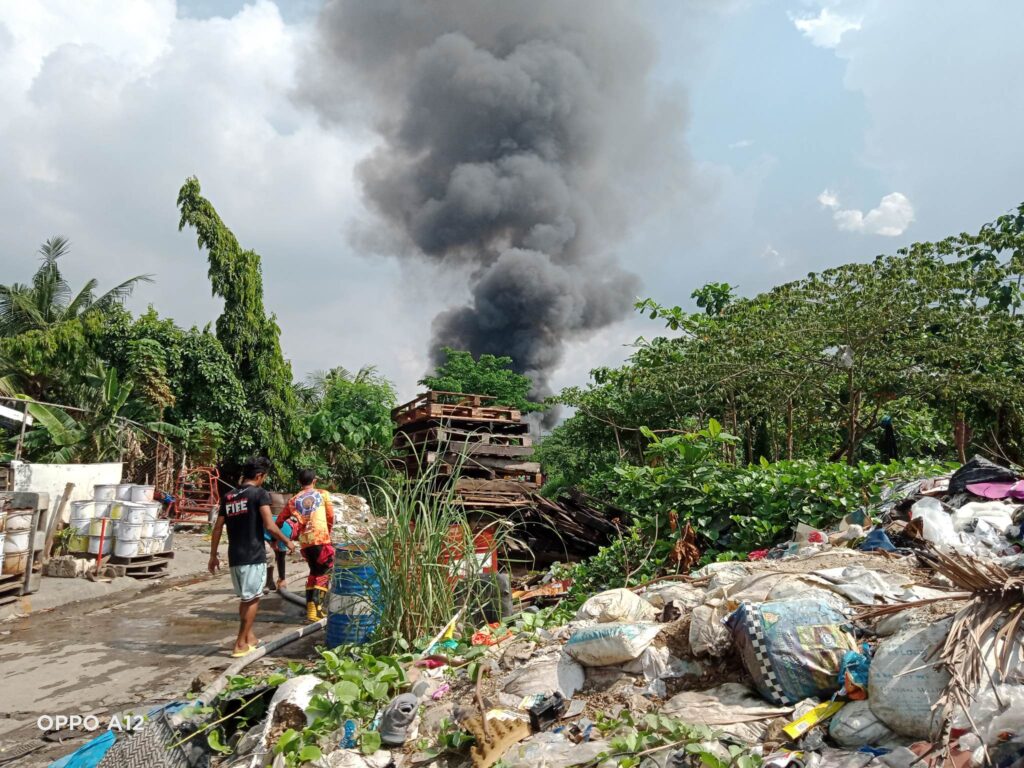 IN PHOTOS: Fire hits dumpsite in White Road, Inayawan