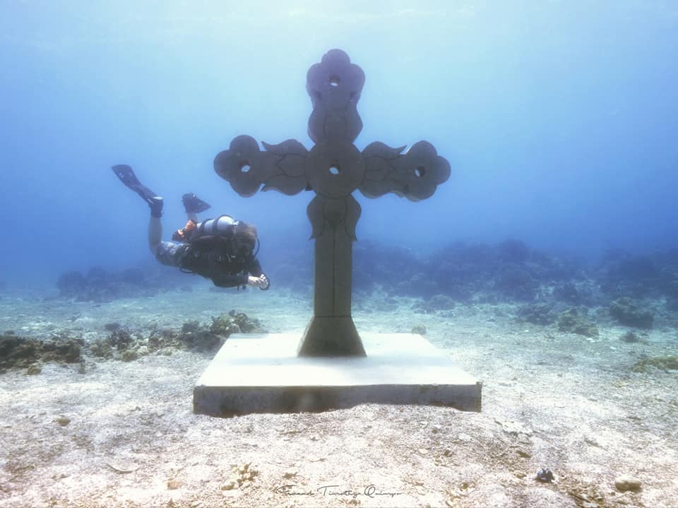 Underwater cross Medellin