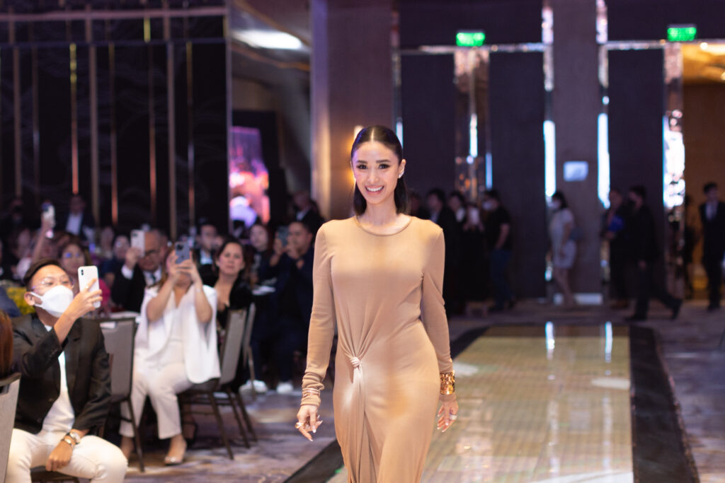 Heart Evangelista wearing a peach body fitting dress with long sleeves and fans taking photos of her 