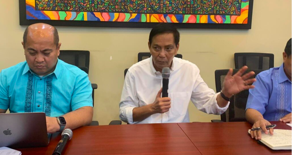 Cebu City Mayor Michael Rama (center) has instructed the City Disaster Risk Reduction and Management Office chief to help police in catching the perpetrators of those involved in animal cruelty cases in the city.  | Wenilyn Sabalo