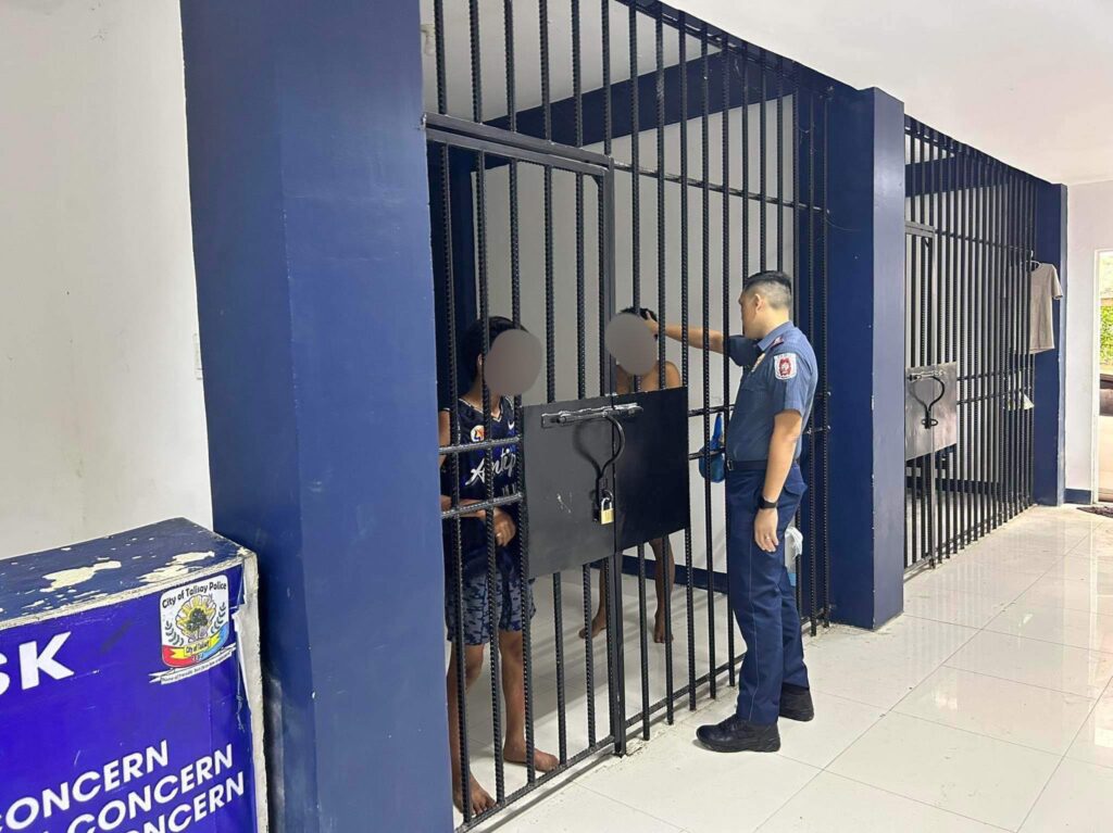Talisay teener nabbed for killing a mom, hunt for two other suspects continue. Murder charges are being readied by Talisay Police against the 17-year-old boy, who is the suspect in the killing of a 46-year-old woman in Barangay Jaclupan this city on June 21. | Talisay City Police 