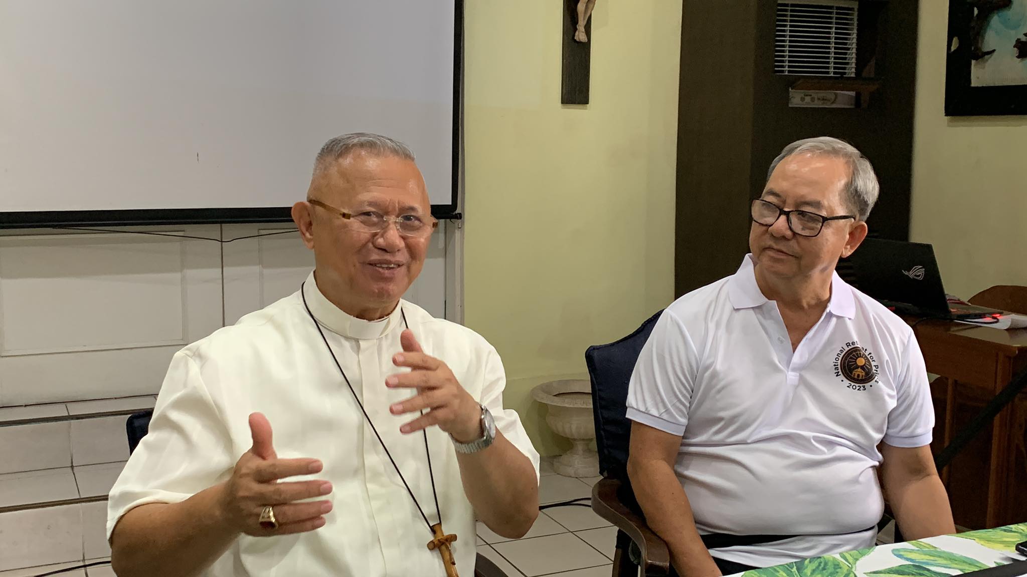 Archbishop Palma on proper hand gesture during 'Amahan Namo' | Cebu ...