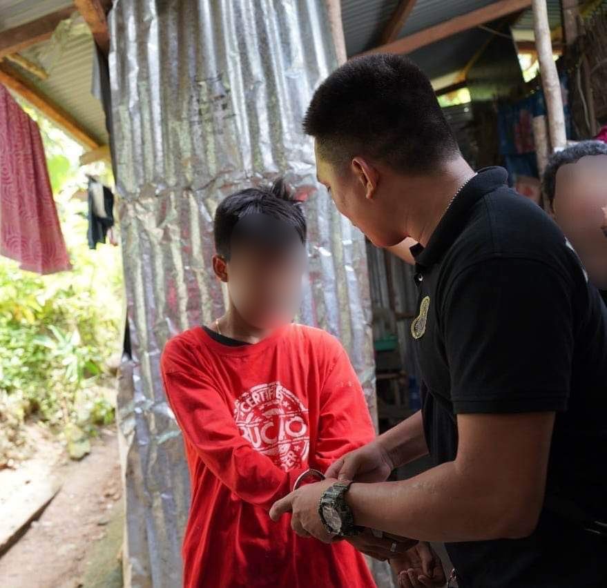 The 19-year-old suspect in June 21 killing of a 46-year-old mother surrender to police today, June 23 in his home in Talisay City. | Talisay police