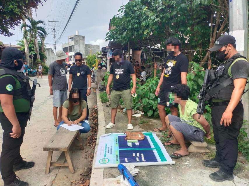 Suspected drug den shut down; P115,600 ‘shabu’ seized in 2 drug busts in Cebu City, Siquijor. In photo is the Siquijor buy-bust operation.