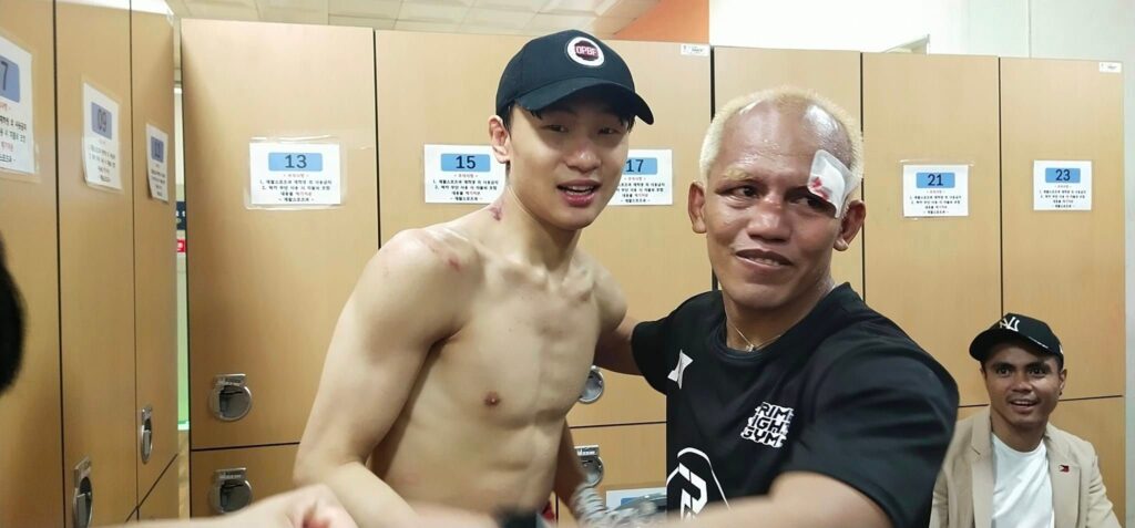 Korean boxer Jong Seon Kang poses for a photo with Milan Melindo after their OPBF title bout in South Korea on Saturday, July 1.