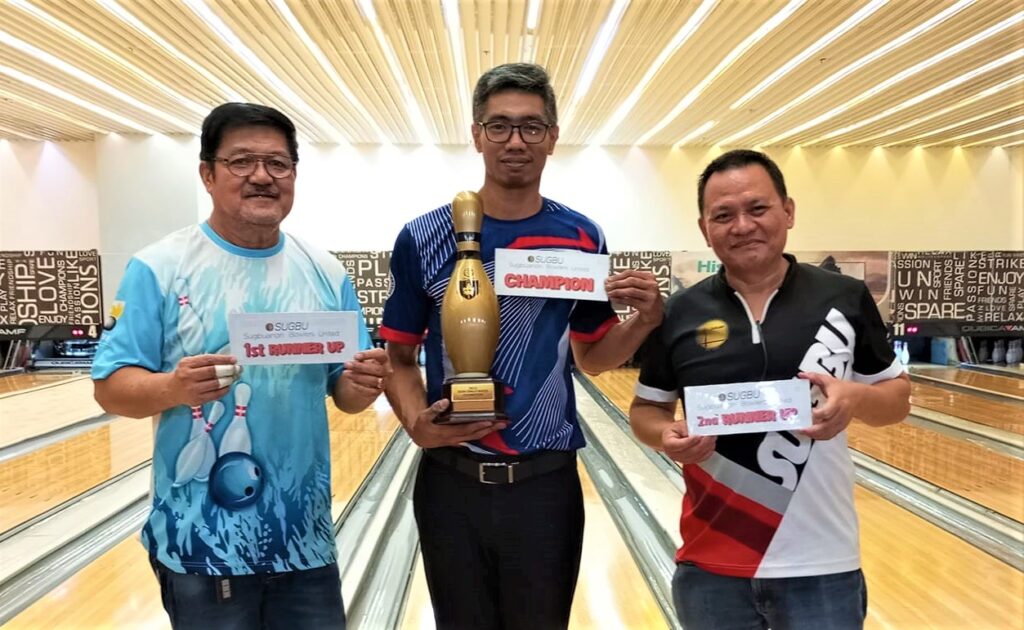 SUGBU Bowler of the Month Luke Bolongan (middle) pose with first runner-up Nestor Ranido (left) and Lemuel Paquibut (right) during the awarding.