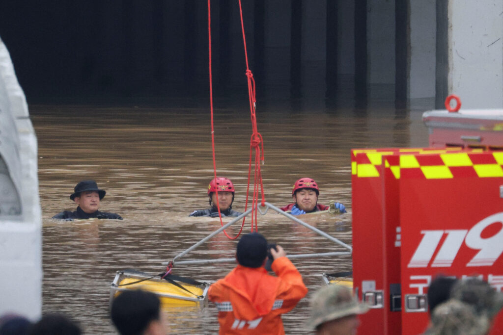 Rescue workers take part in a search and rescue operation near an underpass that has been submerged by an flooded river caused by torrential rain in Cheongju, South Korea, July 16, 2023.   REUTERS/Kim Hong-ji