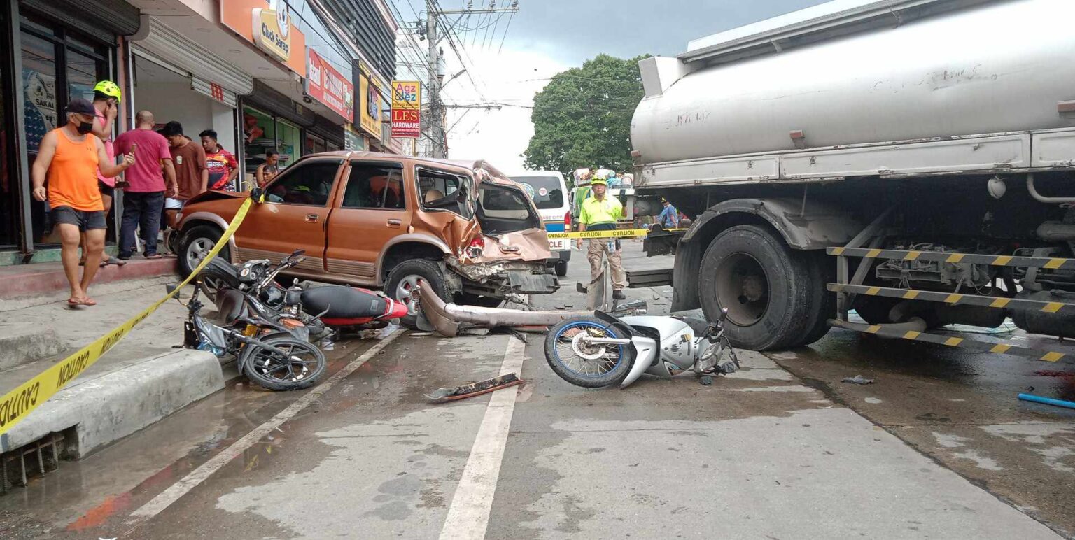 IN PHOTOS: Multiple-vehicle accident in Barangay Maguikay, Mandaue City ...