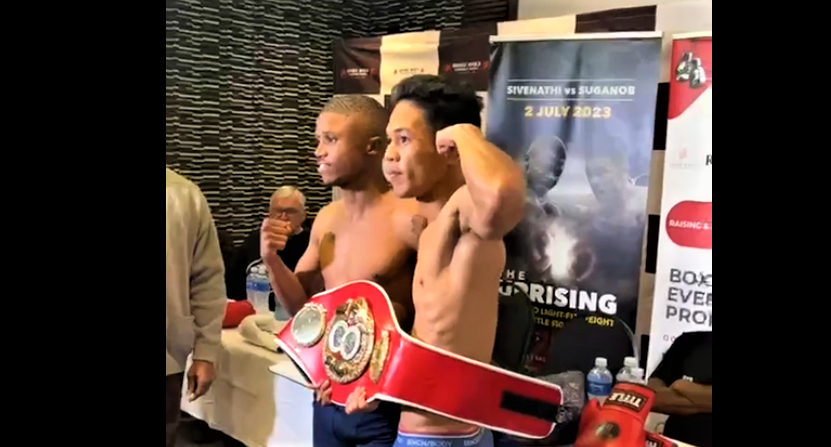 Sivenathi Nontshinga (left) and Regie Suganob (right) hold the IBF world junior flyweight title during their final weigh-in. | Screen grab from the live streaming