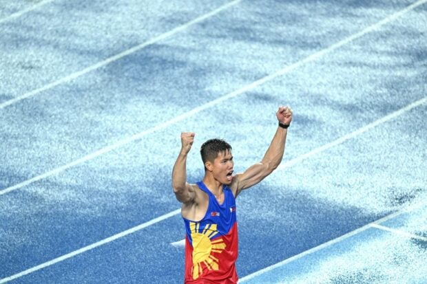 The Philippines’ Ernest John Obiena celebrates after winning the men’s pole vault final during the 32nd Southeast Asian Games (SEA Games) at the Morodok Techo National stadium in Phnom Penh on May 8, 2023. (Photo by MOHD RASFAN / AFP)