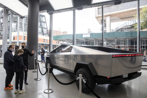 FILE PHOTO: Tesla’s Cybertruck is displayed at Manhattan’s Meatpacking District in New York City, U.S., May 8, 2021. REUTERS/Jeenah Moon/File Photo