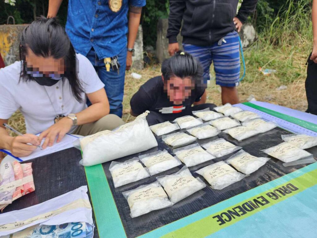 Stanley Coca, a soldier who went awol five years ago, is arrested after he was caught with a kilo of suspected shabu during a buy-bust operation in Barangay Mantuyong, Mandaue City in the afternoon of August 9. | PDEA-7 Photo via Paul Lauro