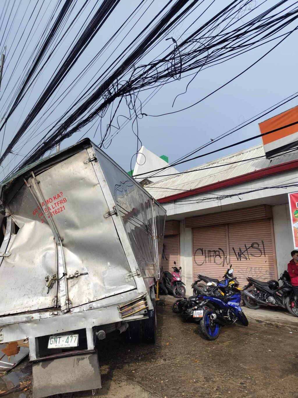 WATCH: Truck crashes into 10 parked motorcycles in Mandaue, 4 slightly injured