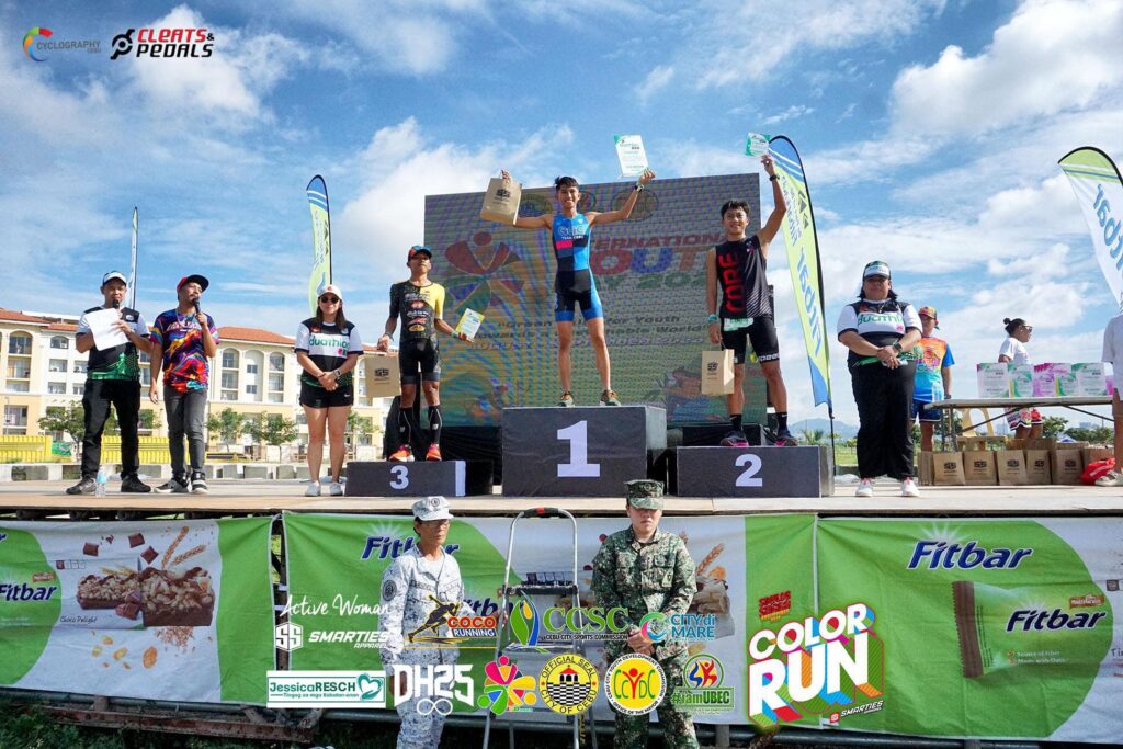 The elite male category top three finishers during the Sinulog Cebu City Duathlon awarding. | Photo from Cyclography via Theresa Conson