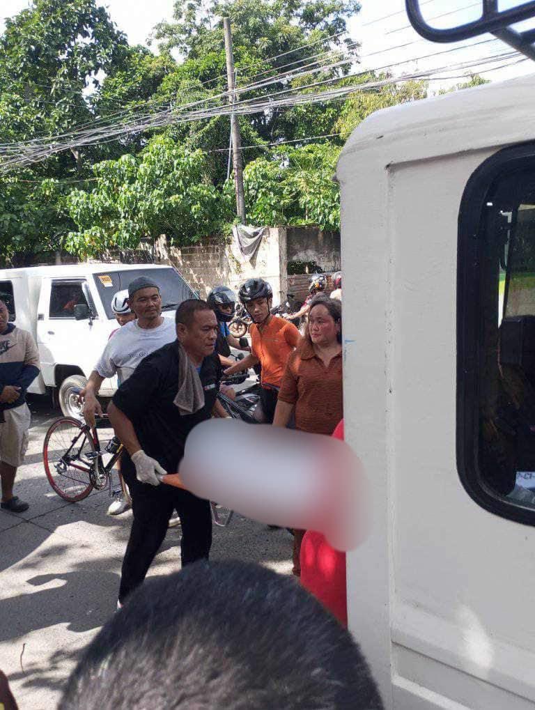 Robbery eyed in death of taxi operator, who was shot, stabbed in Cebu City house. In photo police bring the body of the victim to a funeral parlor.