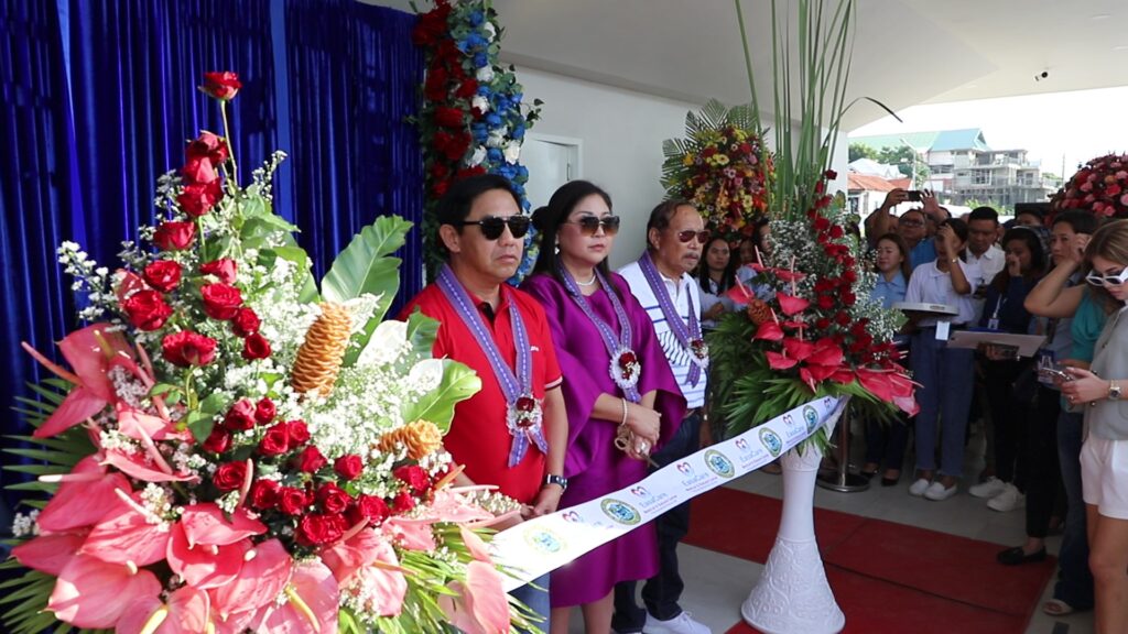 (Left to right) Lapu-Lapu City Mayor Junard Chan, Congresswoman Cindi King-Chan, and Vice-mayor Celedonio Sitoy during the ribbon cutting for the opening of the city's dialysis center in Barangay Poblacion.