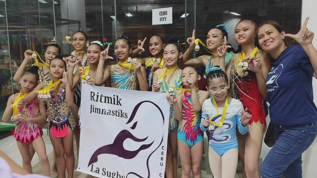 Darle Dela Pisa (rightmost) joins gymnasts of the Ritmik Jimnastiks La Sugbo for a group photo during their campaign in Davao City.