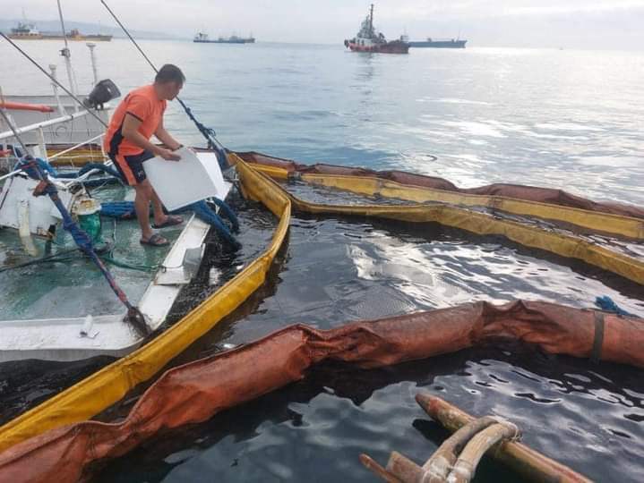 Salvage and anti-oil spill ops ongoing after tugboat sinks in Naga