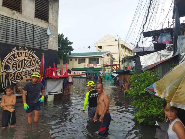 Personnel of the Mandaue City Disaster Risk Reduction and Management Office check on one of the flooded areas in Mandaue City. | Bantay Mandaue via Mary Rose Sagarino