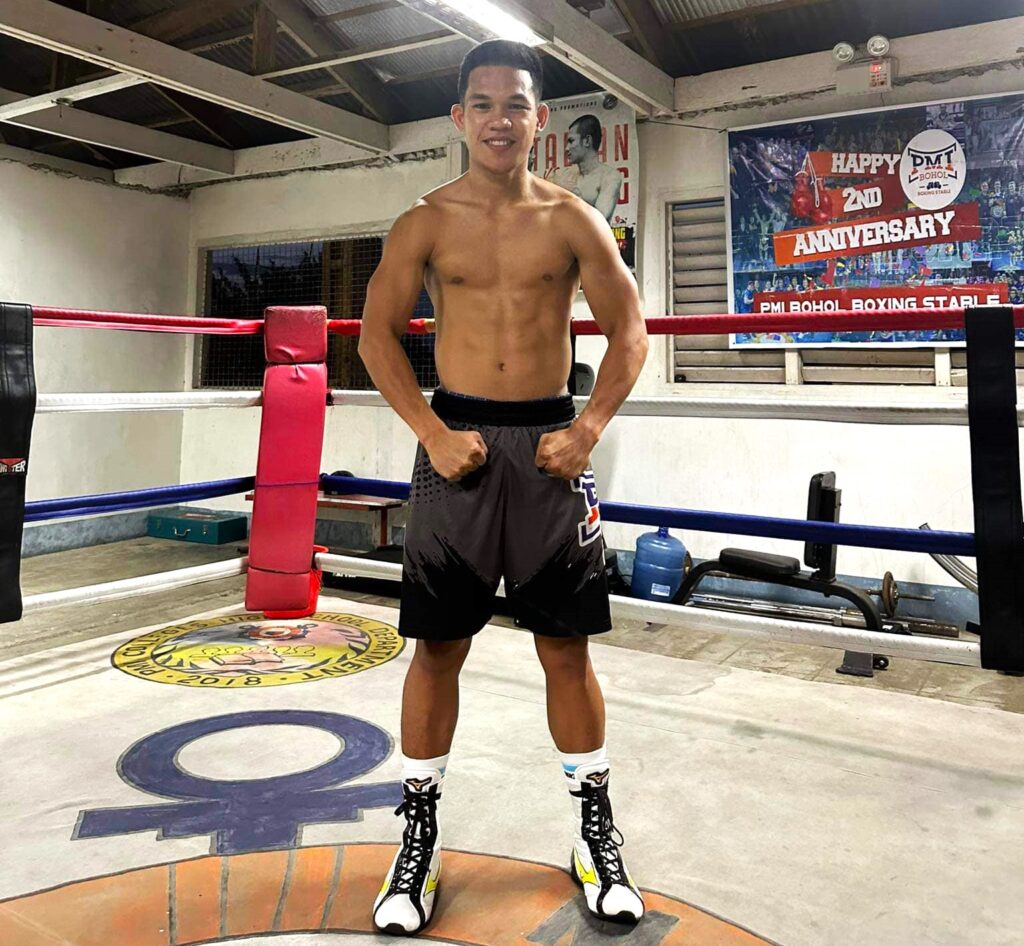 PMI Bohol Boxing Stable's Regie Suganob flexes his ripped physique one month before his much-awaited comeback fight in Tagbilaran City, Bohol.