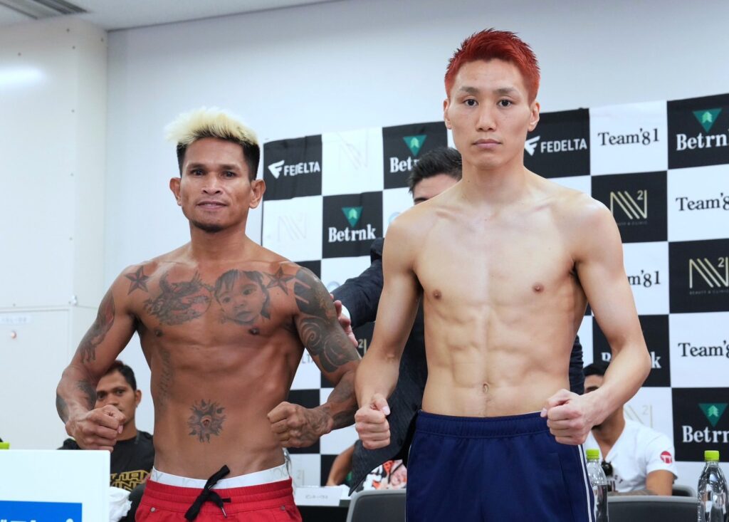 Casimero makes weight, ready for debut fight on Oct. 11 in Japan. In photo is John Riel Casimero (left) and Yukinori Oguni (right), who strike a pose after making their weigh-in for their bout on October 12, Thursday at the Ariake Arena in Tokyo, Japan. | Photo from Treasure Boxing