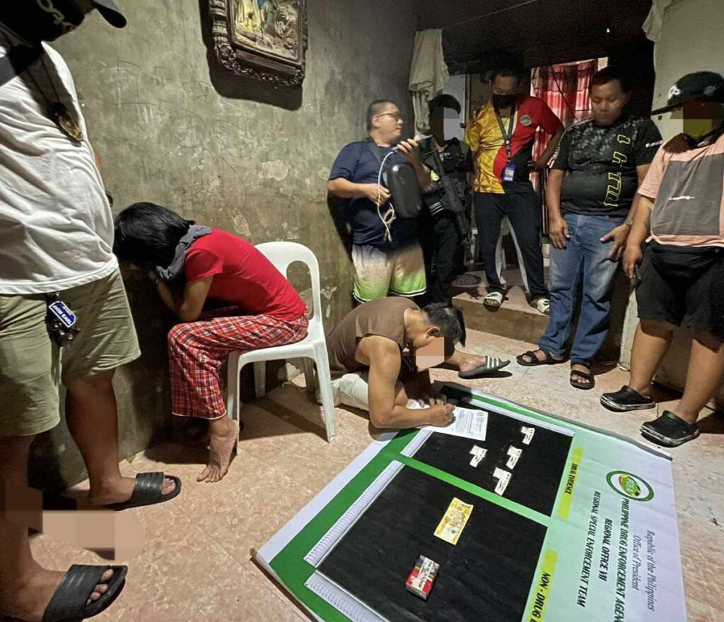PDEA-7 agents arrest a laundrywoman, who was caught with P346,800 worth of suspected shabu during a buy-biust operation on Saturday, October 7, 2023. | PDEA-7 via Paul Lauro