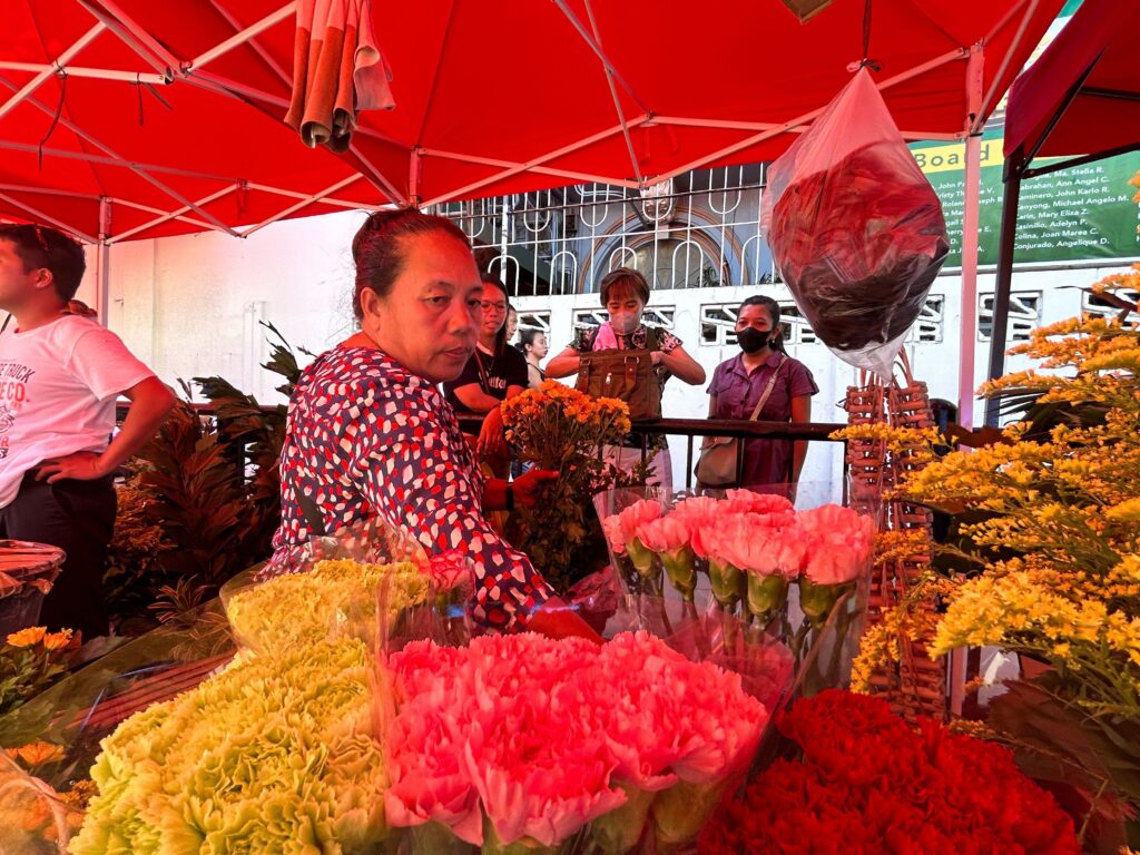 Kalag-Kalag 2023: Flower, candle vendors prepare for influx of buyers