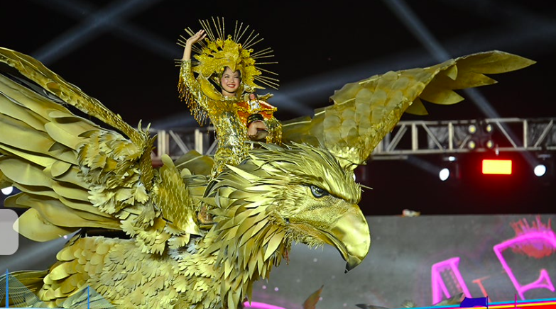 The golden eagle that Omedga de Salonera used in its performance for the Free Interpretation category in Sunday's Sinulog. | SFI photo