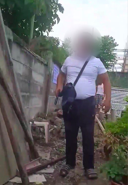 This is a screen grab of the watchman brandishing a gun during a lot dispute in Sitio Janssen, Barangay Punta Engaño, Lapu-Lapu City. | Screen grab from video