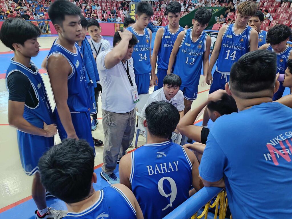 The SHS-AdC Magis Eagles players and coaching staff during a time out in their game in the Cesafi.