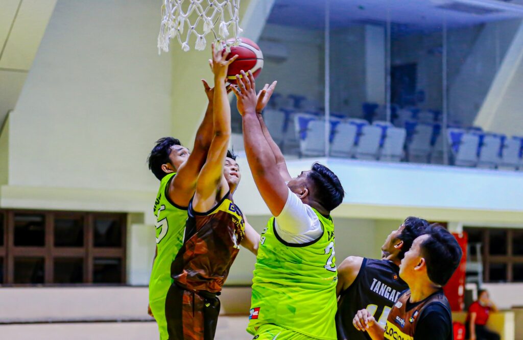 Buildrite Cup hoop tourney: 5-Confix, B-Max Bond get win No. 2. In photo are players from Blockout (dark jersey) and Maxbond (green jersey) battle for a rebound during their Buildrite Cup basketball game. | Photo from Buildrite Cup