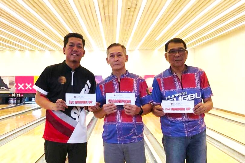 Chris Ramil (middle) joins fellow bowlers Mel Fines (left) and Joe Garces (right) during the awarding of SUGBU Bowler of the Month tilt. | Contributed photo