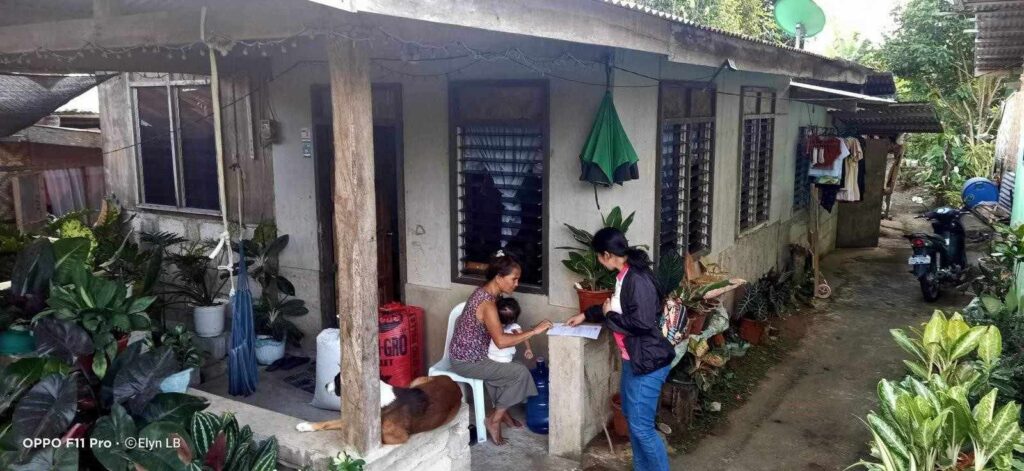 A 4Ps Municipal Link serves the written notice or letter to a Pantawid Pamilyang Pilipino Program (4Ps) household in San Miguel, Bohol.| DSWD-7
