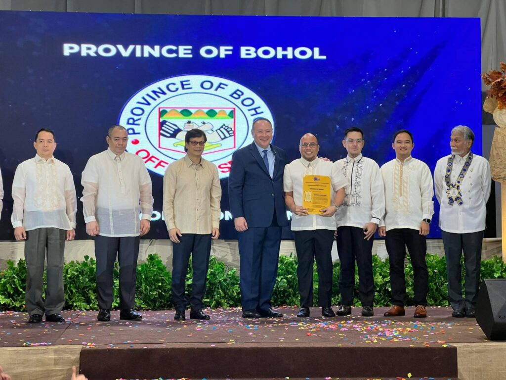 Bohol Governor Erico Aris Aumentado receives the Gawad KALASAG Seal.
