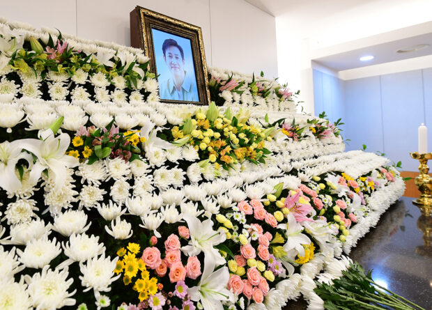 Alleged blackmailer of late ‘Parasite’ actor Lee Sun-kyun taken into custody. Photo is the late Lee Sun-kyun’s photo at his funeral held at Seoul National University Hospital in Jongno-gu, central Seoul. Image: Yonhap via The Korea Herald