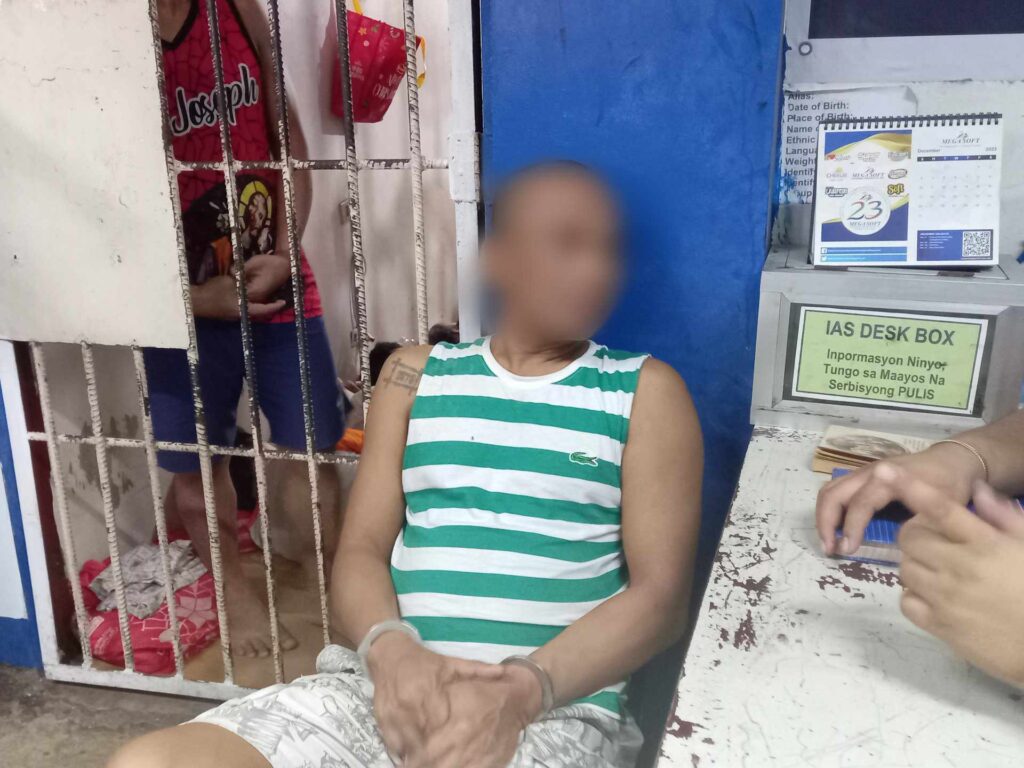 Troubled man, who pulled out knife inside modern jeep traveling along Marcelo Fernan bridge, arrested. | Mary Rose Sagarino