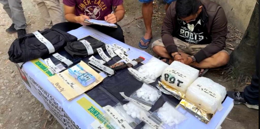Shabu worth P20.4 million seized in Lapu-Lapu drug bust. In photo is a man, whom police considered a high value individual, being caught with 3 kilos of suspected shabu during a buy-bust operation today, December 22 in Purok Kalabasa in Barangay Gun-ob, Lapu-Lapu City. | Contributed photo