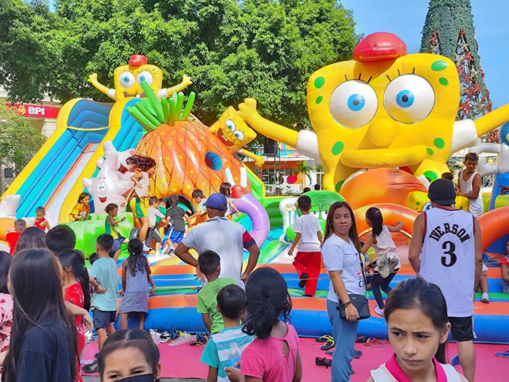 Christmas Party: 1,600 less fortunate kids enjoy Plaza Sugbo event