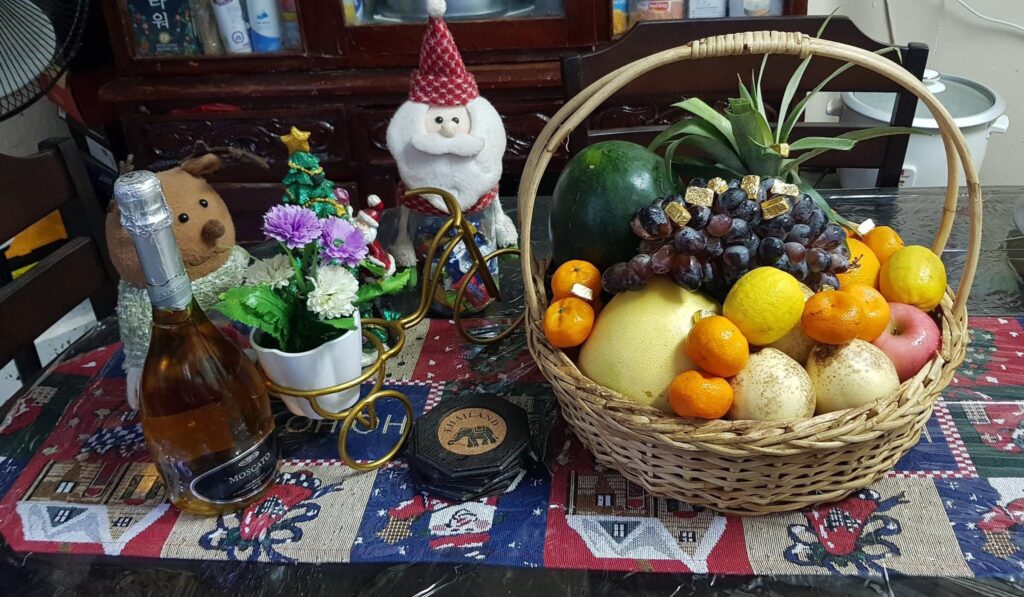 12 round fruits for New Year's eve: Why people prepare them. In photo is Inday Mich's fruit basket.