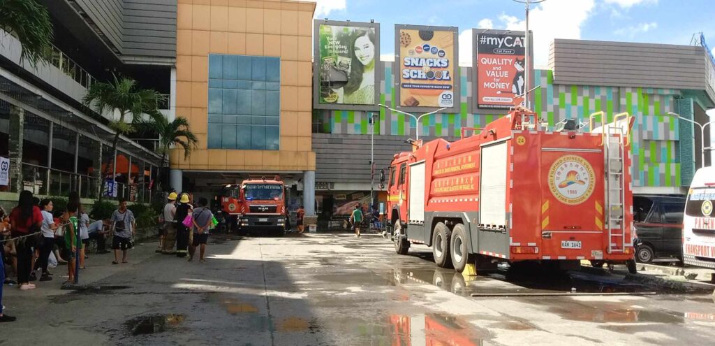 Firefighters and mall personnel continue to combat the fire that hit a restaurant chain in a mall in Brgy. Tabunok, Talisay City on New Year's Eve, Dec. 31